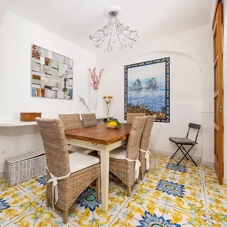 Гостьовий будинок Faraglioni Di *