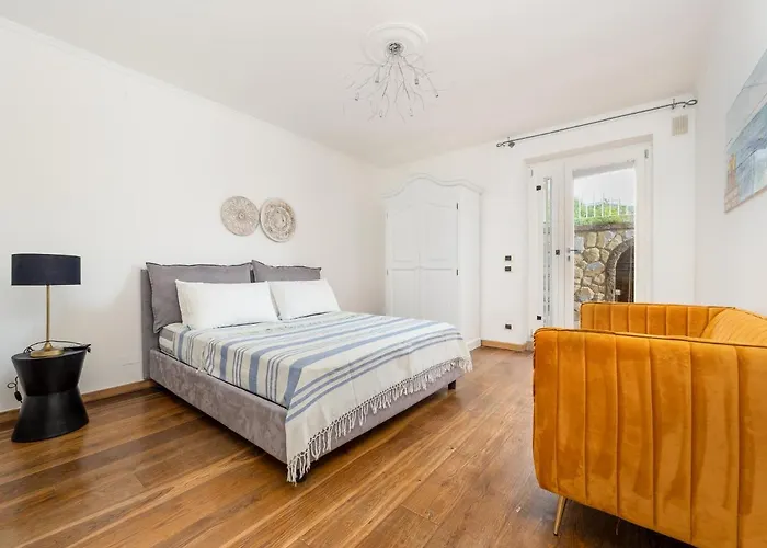 Faraglioni Di Sorrento