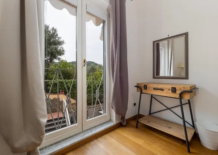 Faraglioni Di Península Sorrentina